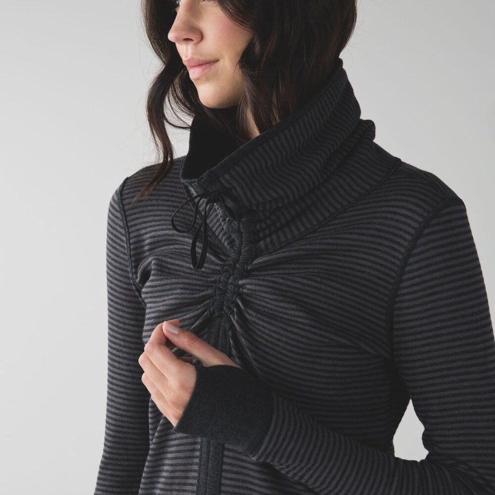 Lululemon In A Cinch Long Sleeve Tee Heathered Black Classic Stripe Size 6